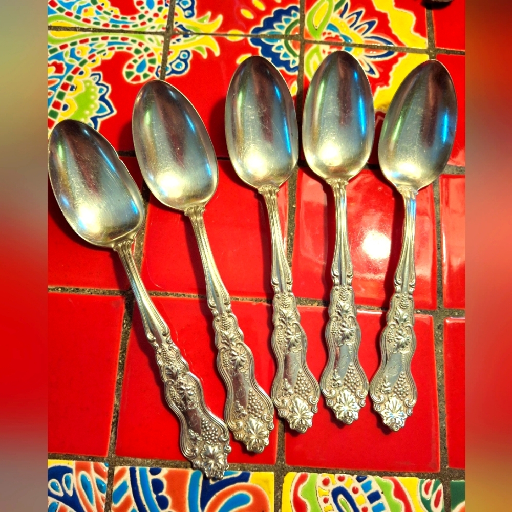 International Silverplate "MOSELLE" Grape Oval Soup Place Spoons, 7" Set of 5